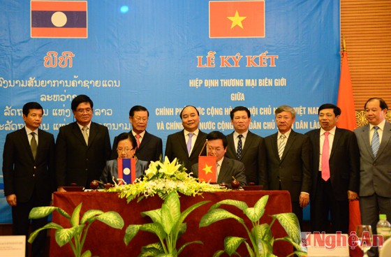 Vietnam and Laos sign border trade agreement - ảnh 1